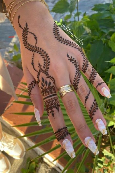 henna designs mehndi designs idea pin by aqsa jamali please follow me Henna Instagram Story, Henne Simple Main, Modele Henna Simple, Model Henna Simple, Modele Henna Main, Henne Simple, Henna Main Simple, Nails With Henna, Henna Simple Designs