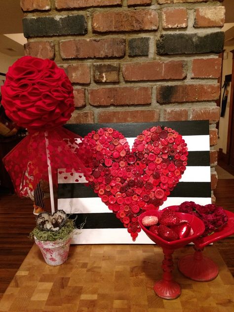 Valentines Topiary, Valentine Topiary, Dream Catcher Decor, Chocolate Festival, Valentine's Decor, Kissing Ball, Church Activities, Topiaries, Beautiful Table Settings