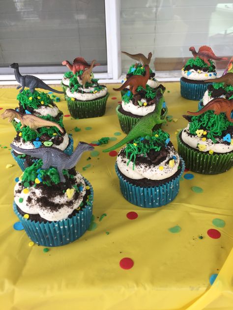 Dinosaur Cupcakes Diy, Dinosaur Cake With Cupcakes, 3 Rex Dinosaur Cake, Dinasour Birthday Cupcake Ideas, Jurrasic World Cupcakes, Dinosaurs Cupcakes Ideas, Three Rex Birthday Cupcakes, Dinosaur Birthday Cupcake Cake, 3 Rex Cupcakes