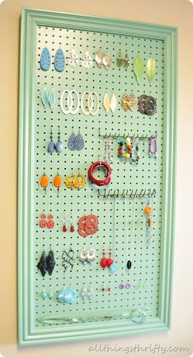 DIY jewelry holder Diy Peg Board, Jewerly Display, Diy Earring Holder, Peg Boards, Pegboard Storage, Jewerly Organizer, Pegboard Organization, Jewerly Displays, Diy Jewelry Display