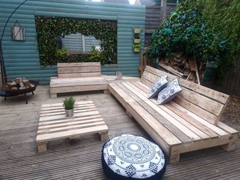 Pallet Furniture Cushions, Ideas Terraza, Pallet Cushions, Pallet Garden Furniture, Tiled Coffee Table, Pallet Patio Furniture, Patio Sets, Pallet Patio, Pallet Sofa