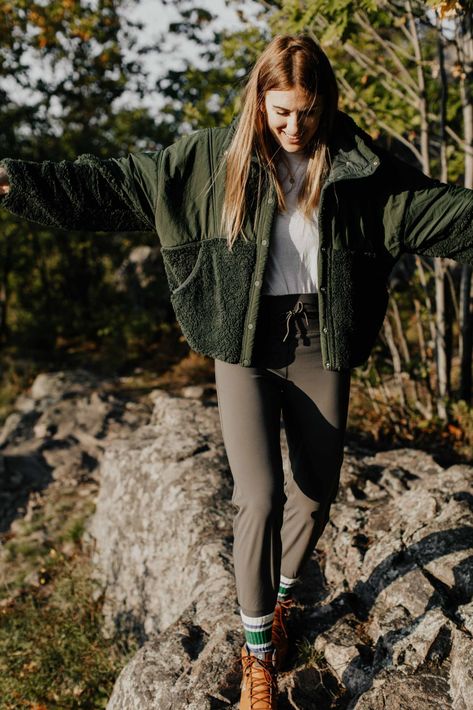 Fall Hike Outfit, Outdoor Style Women, Fall Hiking Outfits For Women, Hiking Outfits Women, Women's Hiking Outfit, Winter Hiking Outfit Women, Womens Hiking Outfit, Cute Hiking Outfits Summer, Hike Outfits