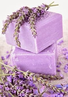 Lavender soap http://myschoolhouserocks.wordpress.com/2013/10/30/laven-dont-better-things-to-do-with-lavender-than-i-did/ Săpunuri Handmade, Lavender Cottage, Color Lavanda, Lavender Farm, Lavender Soap, Color Lila, Lovely Lavender, Purple Love, All Things Purple