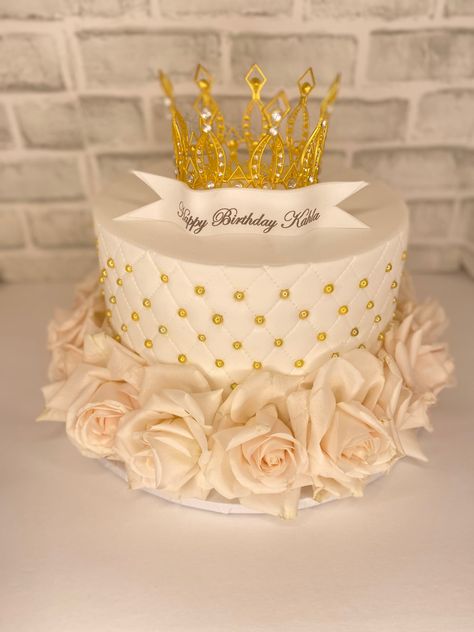 Queen Cake, Bling Cakes, Boys First Birthday Cake, Circle Cake, Birthday Cake For Mom, Queen Cakes, 25th Birthday Parties, Mom Cake, 31st Birthday
