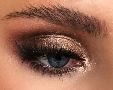 GOLD BROWN SMOKEY - probably the most popular Eye makeup combo  Products used - @shopvioletvoss matte my day palette  @stilacosmetics… Natural Smoky Eye, Smoky Eye Easy, Silver Smoky Eye, Makeup Combo, Brown Smokey Eye Makeup, Bronze Eye Makeup, Make Up Gold, Gold Makeup Looks, Gold Smokey Eye