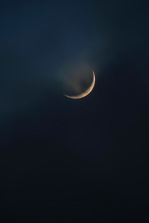 ً on Twitter: "… " Moon Dp, Moon Pictures, Moon Photography, Dark Sky, Moon Lovers, Beautiful Moon, Moon Magic, Space And Astronomy, Night Aesthetic