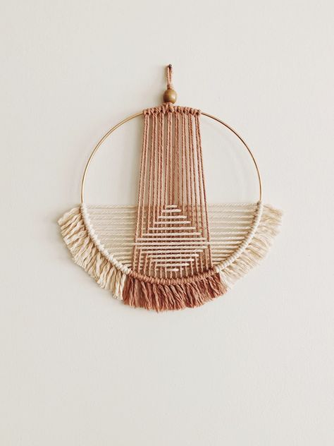 Circle Macrame Wall Hanging, Hoop Macrame, Macrame Wall Hanging Ideas, Macrame Circle, Cute Macrame, Hoop Wall Hanging, Macrame Hoop, Wall Hanging Lights, Yarn Wall Art