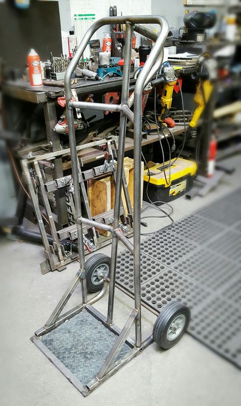 Handmade dolly cart Craft Ideas, Moving Dolly, Welding Ideas, Diy Casa, Home Made, Diy Ideas, Stroller, Baby Strollers, Bench