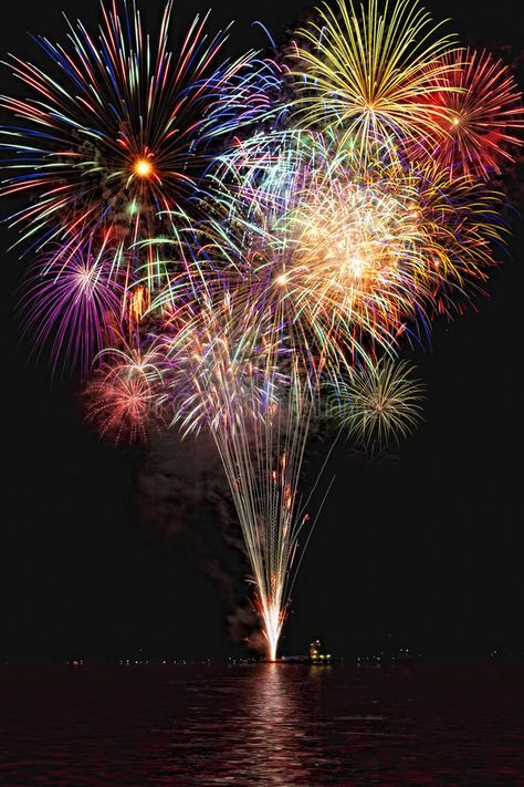 Fireworks with Reflections royalty free stock photography Firework Colors, Fireworks Wallpaper, Fireworks Images, Colorful Fireworks, Fireworks Pictures, Fireworks Art, Fireworks Photo, Fireworks Photography, Sky Lake