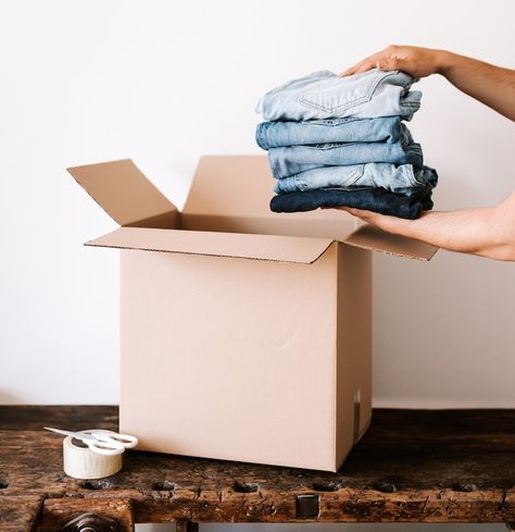 8 Creative tips for a sustainable house move Nature, Box Photoshoot, Pretty Sheets, Moving Expenses, Tiny Habit, Sustainable House, Corrugated Packaging, Habits To Start, Surfrider Foundation