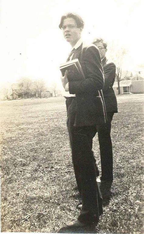 Orson Welles back when he was a  student at Todd School for Boys, circa 1930. I am not the author of this image. Check out Orson Welles hanging out with Claude Chabrol right here Cinema Video, Orson Welles, Male Actors, Old Hollywood Stars, Great Films, People Photography, Film Director, A Student, Old Movies