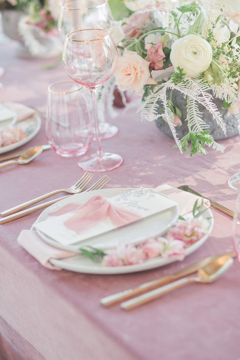 Every detail of this garden inspired winery wedding was thought out. Just look at these luxurious place settings with white plates, blush silk ribbon, pink flowers and modern gold flatware! Oh... and don't overlook those gorgeous centerpieces! #weddingplacesetting #placesetting #blushwedding #romanticwedding #weddingtableideas #weddingreception #weddingcentperieces Bridal Shower Plates Place Settings, Pink Floral Tablescape, Pink Plates Table Setting, Dinner Arrangement, Winery Party, Birthday Dinner Menu, Pink Table Settings, Pink Tablescape, Gold Table Setting