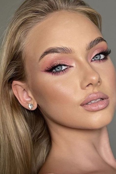 Wedding Hairstyles And Makeup, Disco Makeup, Maquillage On Fleek, Natural Prom Makeup, Wedding Eye Makeup, Prom Eye Makeup, Barbie Makeup, Birthday Makeup, Formal Makeup