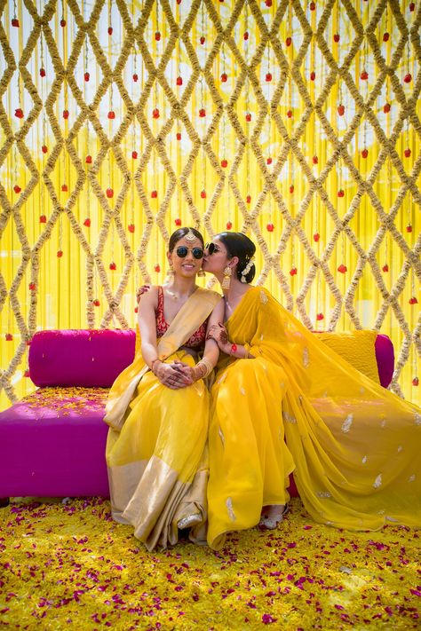 This Sister Of The Bride Performance on "Alvida" Will Leave You Teary Eyed Haldi Ceremony Outfit For Sister, Haldi Look For Bride, Haldi Photo, Haldi Poses For Bride, Bestie Wedding, Haldi Photoshoot, Weddings Decorations Elegant Romantic, Ceremony Outfit, Haldi Ceremony Outfit