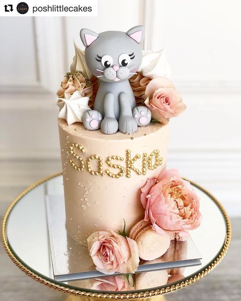 In love with this pretty and dreamy cake made by the wonderful @poshlittlecakes featuring my cat fondant topper 🐱💕 Cat Fondant, Dreamy Cake, Fondant Cat, Kitten Cake, Birthday Cake For Cat, Cat Cake Topper, Cakes To Make, Animal Cake Topper, Animal Cakes