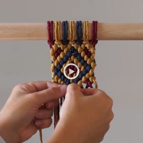 Double Half Hitch Knot, Macrame Knots Diy, Hitch Knot, Macrame Rug, Micro Macrame Tutorial, Half Hitch Knot, Macrame Tutorials, Macrame Knots Tutorial, Macrame Supplies