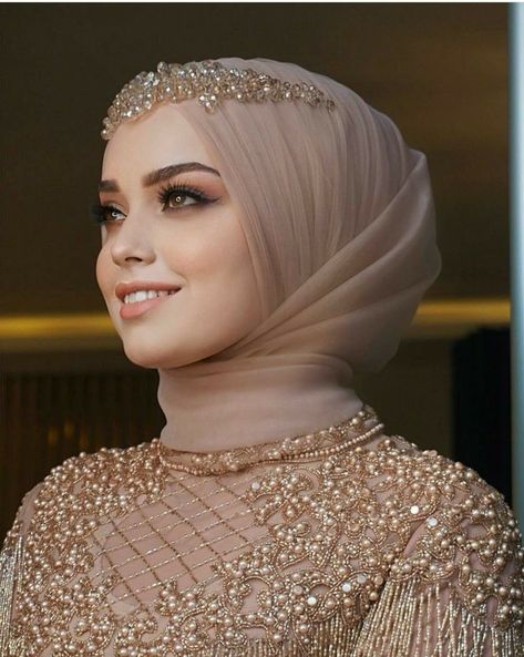 Hijab Style Bridal, Hijab Style For Party Weddings, Hijab Styles For Party, Hijab Party, Turkish Bride, Bridal Hijab Styles, Wedding Hijab Styles, Baju Kahwin, Hijabi Brides