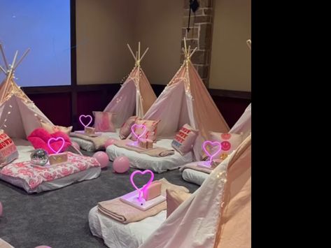 Preppy Sleepover Party, Beach Teepee, Preppy Sleepover, Beach Birthday Cake, Slumber Party Birthday, Preppy Party, Teepee Party, Sleepover Birthday Parties, Cute Birthday Ideas