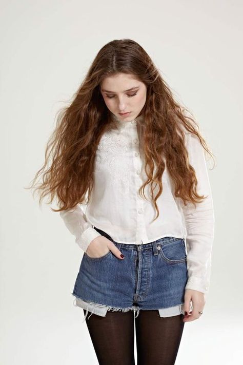 Blouse, shorts and tights (Birdy) Spring Outfits, Birdy Singer, Autumn Fits, Wardrobe Closet, Perfect Harmony, Fashion 2018, Birdy, Beautiful Celebrities, Favorite Celebrities