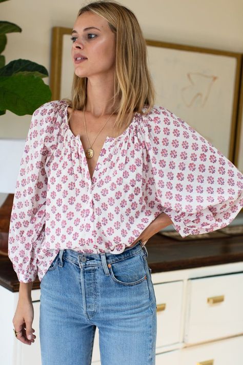 Linz, Boho Blouse Outfit, Printed Shirts Outfit, Cotton Tops For Jeans, Block Print Blouse, Satin Blouse Outfit, Skirt Outfits Modest, Blouses 2023, Shirts Outfit