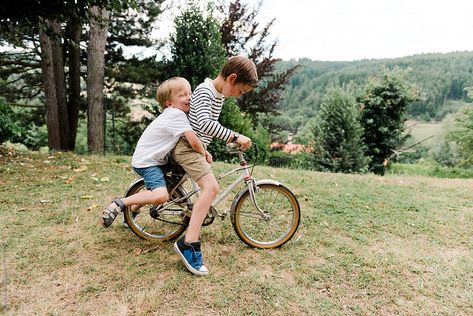 Riding Bike Aesthetic, Kids Playing Outside, Outdoors Lifestyle, Cycle Photo, Childhood Photography, Kids Cycle, Bike Aesthetic, Red Bike, Riding Bike