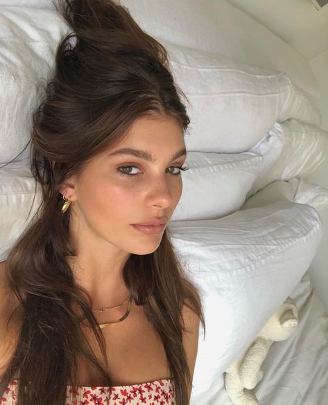 Camila Morrone Natural Make Up Looks, Makeup Tip, Camila Morrone, Brunette Girl, Maquillaje Natural, Natural Makeup Looks, Pretty Face, Beauty Routines, Makeup Inspiration