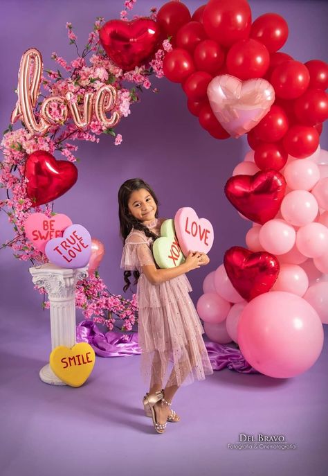 Valentine Photobooth Ideas, Valantain Day Decoration, Valentines Day Backdrop Diy, Valentines Photo Booth Backdrop, Valentine Backdrop Ideas Diy, Valentine’s Day Backdrop, Valentines Day Photobooth, Valentines Backdrop Ideas, Valantain Day