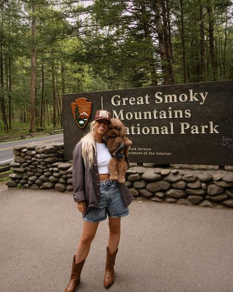 Ashtyn Kingsbury (@ashtynkingsbury) • Instagram photos and videos Grand Canyon Fall Outfit, Colorado Outfits October, Big Valley Jamboree Outfits, Denver Hiking Outfit, Tennessee Trip Outfits, Western Mountain Outfit, Cute Colorado Outfits, Colorado Fashion Fall, Yellowstone Vacation Outfits