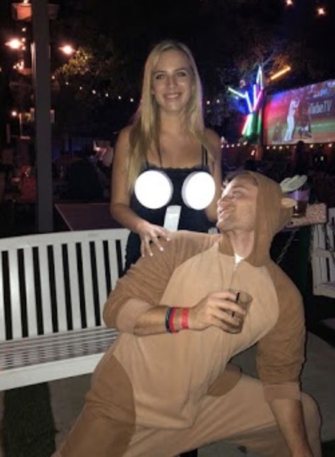 Matching Halloween Costumes For Couples Funny, Duo Party Outfits, Duo Costumes Funny, Couples Costume Ideas Funny, Couples Halloween Costume Ideas Funny, Iconic Duo Costumes Couples, Iconic Halloween Costumes Couples, Iconic Couples Costumes, Funny Couples Costumes