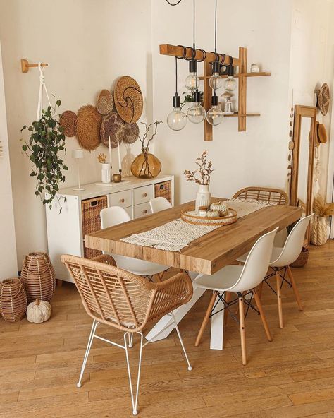 Boho Theme - The neutral fall decor vibes.😍😍 . . . . #boho... Comedor Boho Chic, Casa Estilo Boho Chic, Boho Style Dining Room, Warm Dining Room, Dining Area Decor, Room Ideas For Men Bedroom, Deco Boheme Chic, Bohemian Dining Room, Boho Dining Room