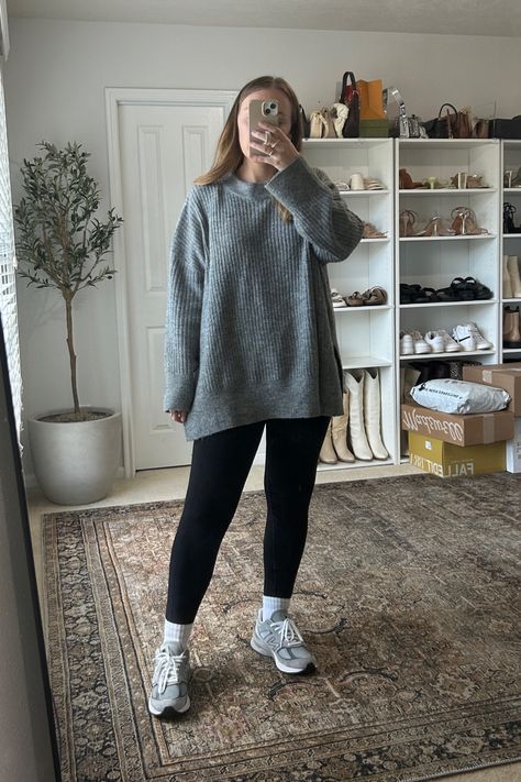 Crewneck With Turtleneck Underneath, Crewneck With Turtleneck, Turtleneck Layered Outfit, Mock Turtleneck Outfit, Mock Neck Outfit, Turtleneck Layering, Layered Turtleneck, Ootd Sweater, Turtleneck Outfit