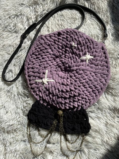 Amigurumi Patterns, Crochet Punk, Ball Purse, Spooky Crochet, Merry Birthday, Festival Purse, Bernat Blanket Yarn, Punk Grunge, Goth Grunge