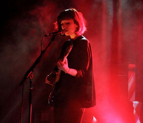 daughterfans:  “ Elena Tonra of Daughter on stage at Sala Apolo in Barcelona, November 28 2013.  © Pablo Luna Chao  ” Barcelona November, Elena Tonra, Daughter Band, Band On Stage, Band Stage, هاري ستايلز, Daughter Pictures, Lara Pulver, Lisa Edelstein