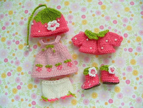 헬로키티 배경화면, Miniature Knitting, Knitting Dolls Clothes, Little Cotton Rabbits, Fair Isles, Crochet Doll Dress, Crochet Barbie Clothes, Baby Doll Clothes, Crochet Doll Clothes