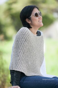 Poncho Knitting Patterns Free, Knitted Poncho Patterns Free, Easy Poncho Knitting Pattern, Capelet Knitting Pattern, Capelet Pattern, Knitted Capelet, Poncho Patterns, Easy Knitting Patterns Free, Knitting Patterns Free Beginner