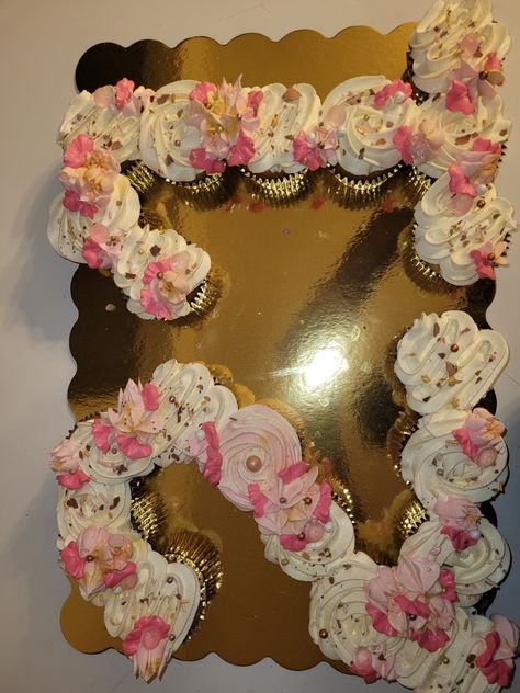 21st Birthday Cupcake Ideas For Her, Floral 21st Birthday Theme, 21 Cupcake Cake Number, 21 Birthday Cupcakes Ideas, 21st Cupcake Ideas, 21 Birthday Cupcakes, Birthday Treat Ideas, 21 Cupcakes, 21st Decor