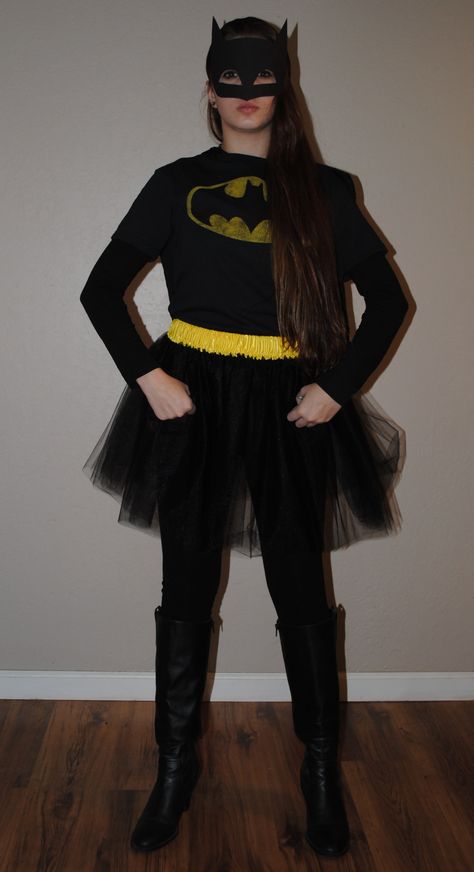 Batman tutu costume Women Batman Costume, Batgirl Costume Women, Batgirl Costume Diy, Batman Costume Women, Batman Costume For Girls, Batman Tutu, Batman Dress, Batman Girl, Matching Halloween Costumes