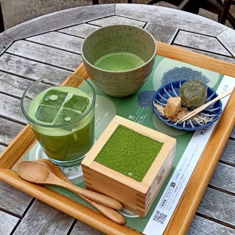 Matcha flavored sweets Japanese Cafe Aesthetic, Osaka Aesthetic, Japanese Tea Shop, Japan Matcha, Matcha Shop, Matcha Girl, Japan Core, Matcha Japan, Matcha Cafe