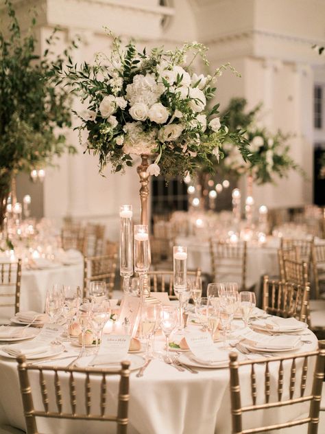 Rustic Wedding Decorations, Flowers And Candles, Tafel Decor, Wedding Day Tips, Elegant Wedding Reception, Romantic Candles, Tall Vase, Wedding Photo Albums, Wedding Table Decorations