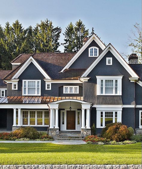 A traditional exterior feels even more timeless thanks to the navy paint accented with crisp white for contrast. Stone Porches, Haus Am See, Cape Cod House, Casas Coloniales, House Paint Exterior, Farmhouse Exterior, Exterior Paint Colors, Decor Minimalist, Exterior House Colors