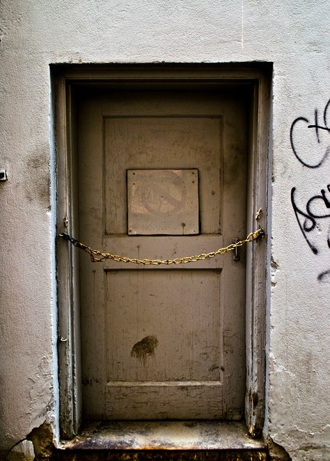#door #creepy #chain #photography Ghost Stories, Creepy Door, Chain Photography, Story Design, Ghost Story, Scenery Background, Journal Writing Prompts, Room Doors, Halloween Town