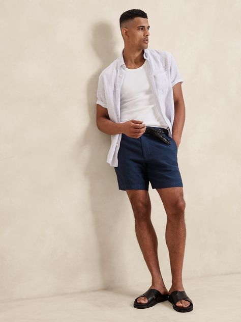 Cool and crisp even in the warmest weather, our signature linen shorts are crafted with 100% linen, a fabric we love for its ability to stay breathable and soft even in heat and humidity.  Mid-rise, slim leg.  Zip fly with button closure.  Front and back pockets.  Unlined.  Mid-rise, slim leg.  Inseam: Regular 7" Model: Size 32, 6'2" (188cm). Men Linen Outfit Summer, Mens Clothing Styles Summer, Boat Attire, Mens Linen Outfits, Mens Work Outfits, Mens Summer Fashion Beach, Mens Linen Pants, Summer Holiday Outfits, Mens Shorts Outfits