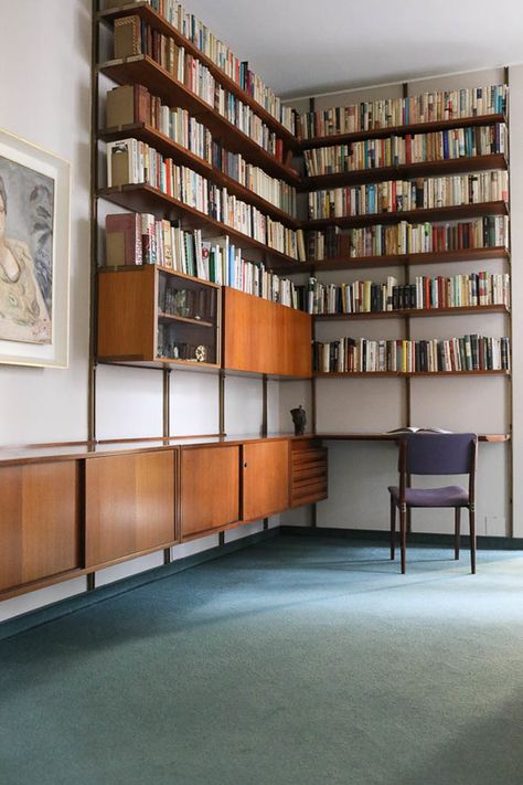 Mid Century Library Bookshelves, Home Decor Bookshelves, Mid Century Modern Library, Modern Home Library Ideas, Villa Borsani, Modern Library Room, Mid Century Library, Modern Home Library, Home Library Ideas