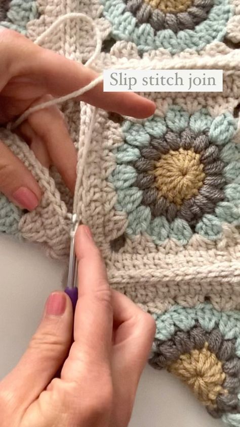 Crochet Squares, Granny Squares, Connecting Granny Squares, Joining Granny Squares, Sunflower Hat, Modern Crochet, Crochet Videos, Granny Square Crochet, Knitting Stitches
