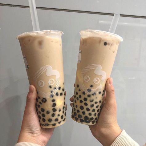 Bubbel Tea, Bubble Tea Boba, Bebidas Do Starbucks, Boba Drink, Bubble Milk Tea, Think Food, Pretty Drinks, Boba Tea, Food Goals