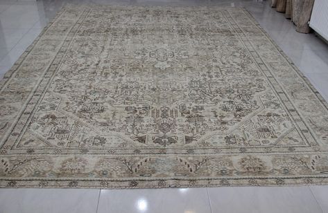 Oversized Authentic Oushak Rug, Neutral Vintage Persian Carpet for Bedroom or Living Room, Aesthetic Decor. A vintage Turkish rug that will add elegance to your living room and dining room with the harmonious harmony of pale colors of beige brown and pale blue. This Anatolian rug, designed for large spaces in the 70's with the dimensions of 9.81'X12.01', is in very good condition. Anatolian rugs, which gain value as they are used, will create a different ambiance in your home. This carpet, which Room Aesthetic Decor, Living Room Aesthetic, Carpet For Bedroom, Rug Neutral, Living Room And Dining Room, Aesthetic Decor, Pale Colors, Love Your Home, Beige Background