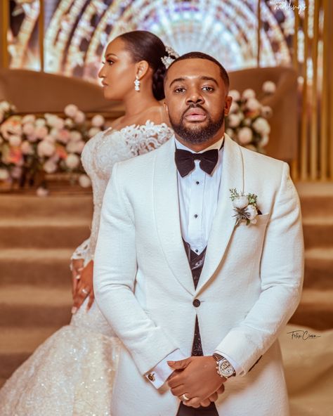 Feel All The Love at the #WilliamsGotheOscar White Wedding in Lagos Plus Size Groom Suit, Plus Size Groom Attire, Felix Crown, White Tuxedo Wedding, Groom Suit Black, Crown Photography, White Wedding Suit, Wedding Planing, Couple Wedding Dress