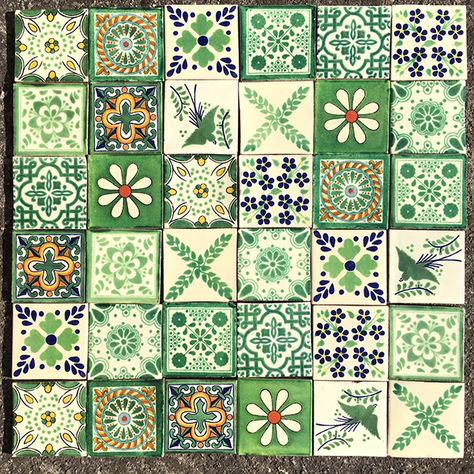 Spanish Tile Artwork, Mexican Tile Wallpaper, Mexican Tile Designs Patterns, Green Talavera Tile, Mexican Talavera Tile Patterns, Cute Tiles, Mexican Quilt, Ceramic Tiles Kitchen, Mexican Tile Kitchen Backsplash