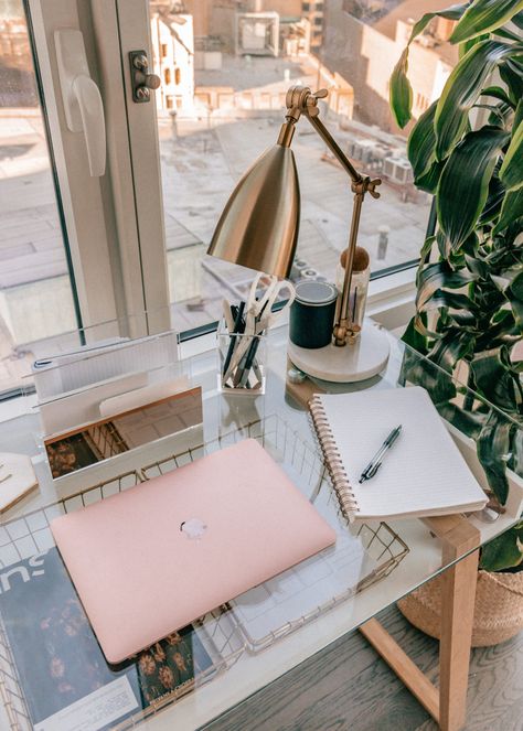 Lamp Apartment, Space Organization, Brooklyn Apartment, Desk Inspiration, Apartment Office, Dream Office, Desk Organization Office, Organization Decor, Cute Desk