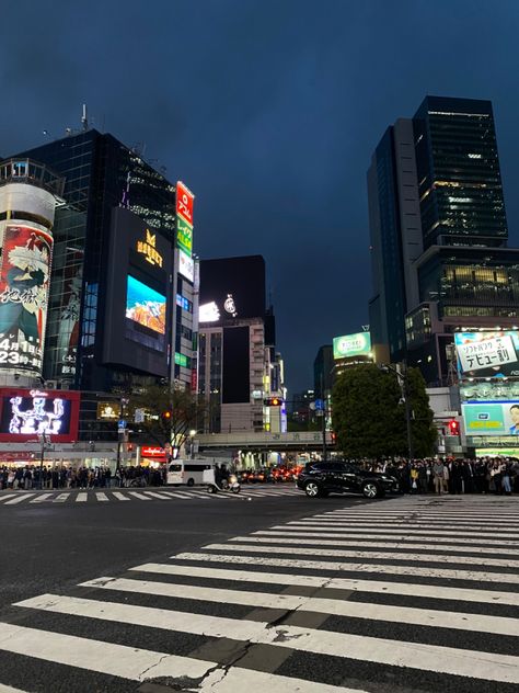 Night City Tokyo, Japan Cities Aesthetic, Kyoto At Night, Tokyo Streets Aesthetic, Shibuya Night Aesthetic, Shibuya Japan Aesthetic, Japan Aesthetic Shibuya, Night Life Tokyo, Shibuya At Night